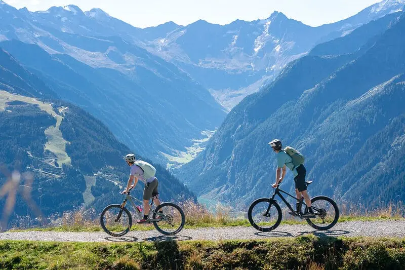 Bikeurlaub in Tirol mit Mountainbike-Tour und beeindruckendem Panorama der Zillertaler Alpen